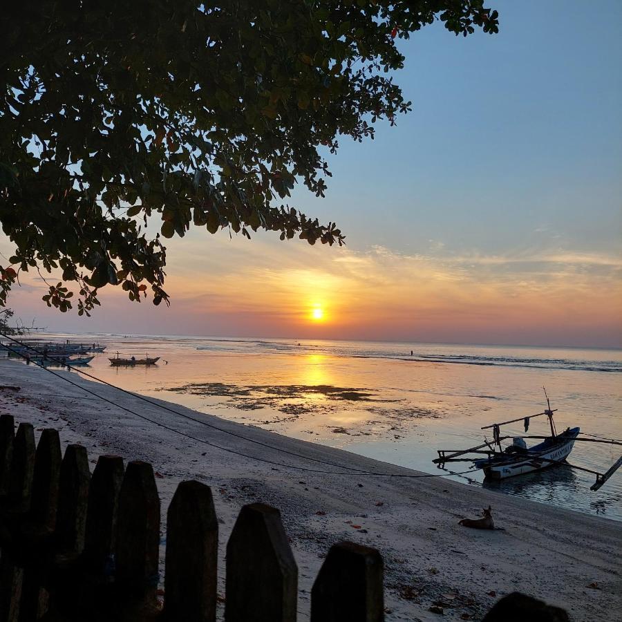 Kambuna Bungalow Krui Luaran gambar